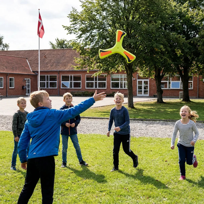 Børn kaster med Wikz EVA Skum boomerang